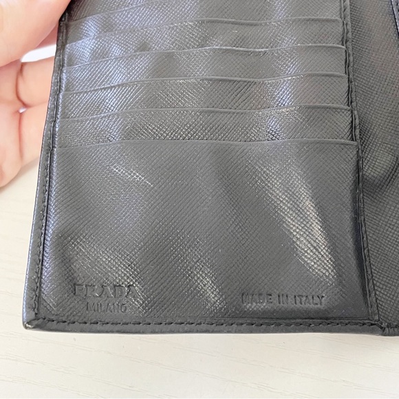 Prada black saffiano leather triangle logo trifold medium snap wallet - Picture 9 of 11